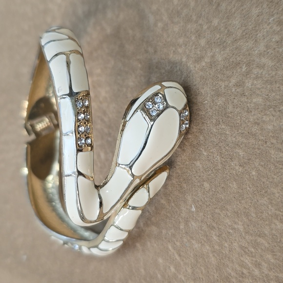 Sensational Gold-Tone Crystal Rhynestone Creme Enamel COBRA Snake Cuff Braceelet - Picture 8 of 8